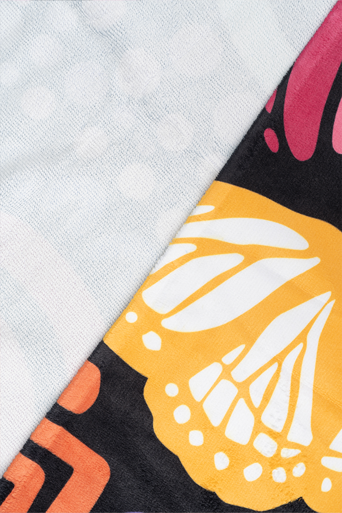 'Ngal-Gawu' Grandmother (Mother's Mum) NAIDOC WEEK 2023 Beach Towel